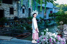 小山村-小女