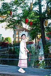 小山村-小女