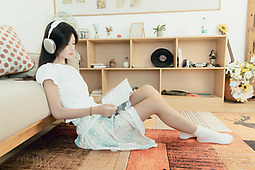 居家的女生