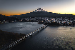 富士山与小镇
