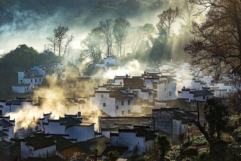 雾锁山村